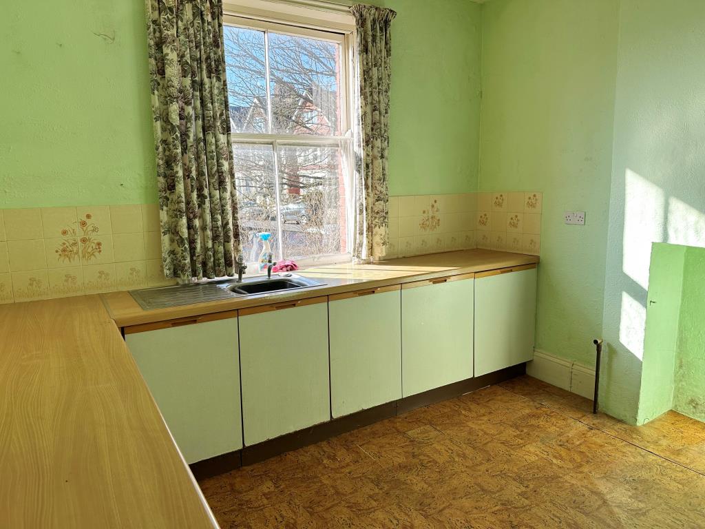 Lot: 141 - THREE-BEDROOM MAISONETTE FOR IMPROVEMENT - Kitchen located on the first floor with sash window